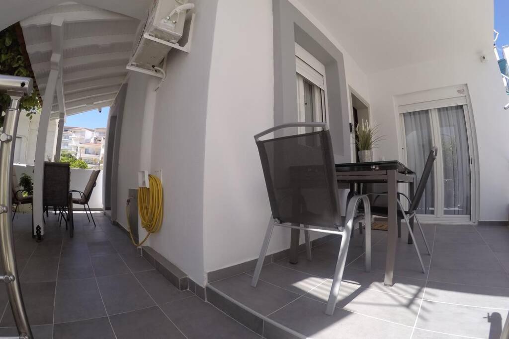 Polychrono New 2 Bedroom Apt. Just By The Sea! Exteriör bild